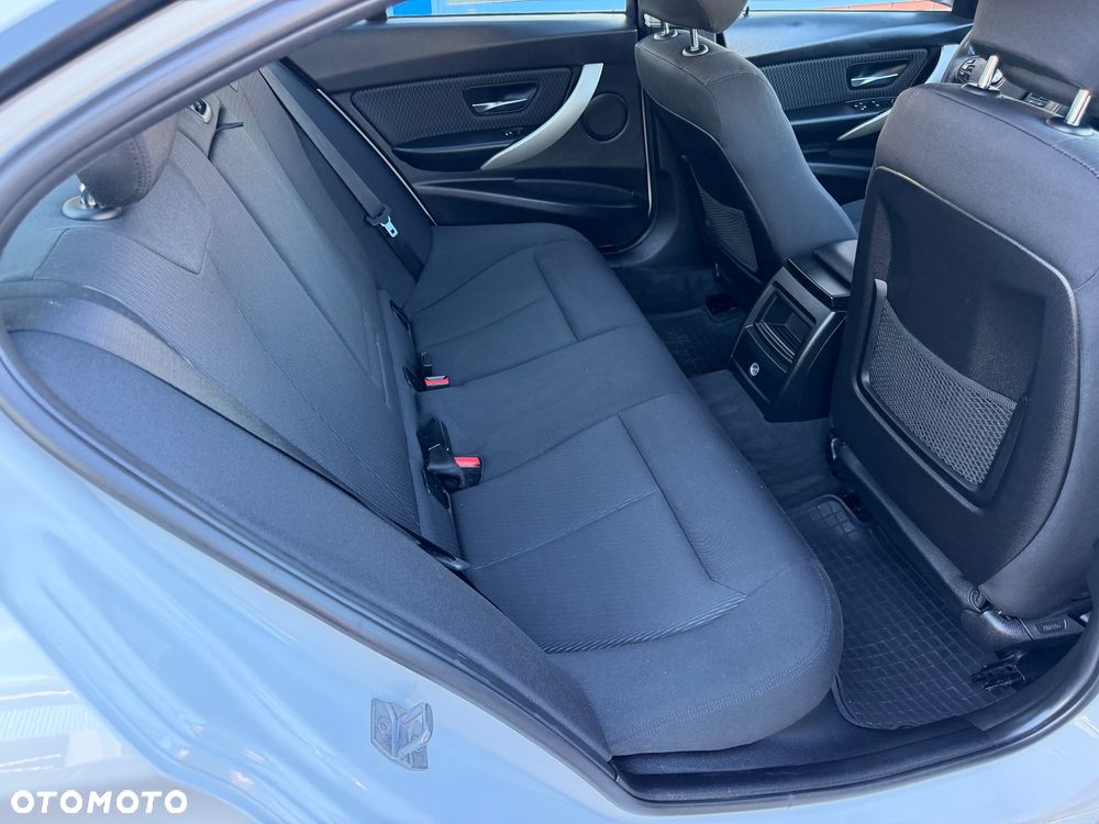 BMW Seria 3 316d Advantage - 26