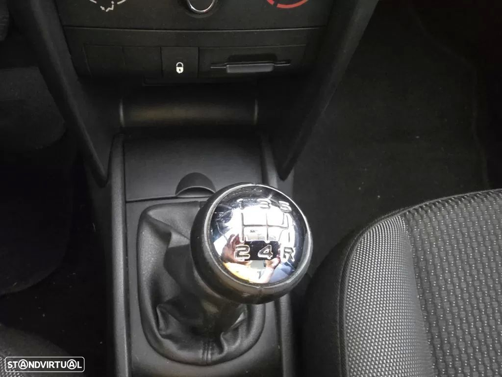 Peugeot 207 1.4 16V Trendy - 17