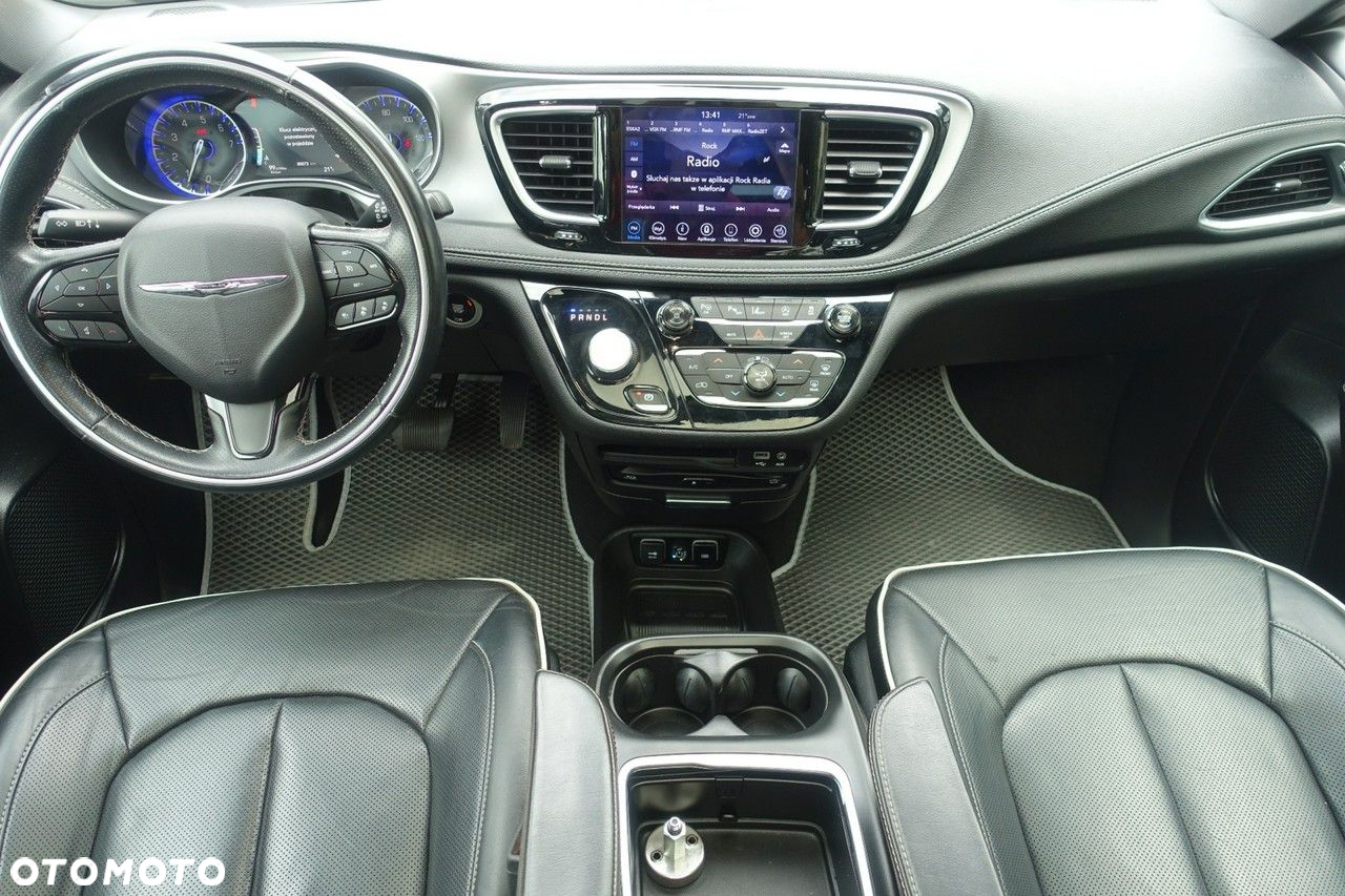 Chrysler Pacifica - 30