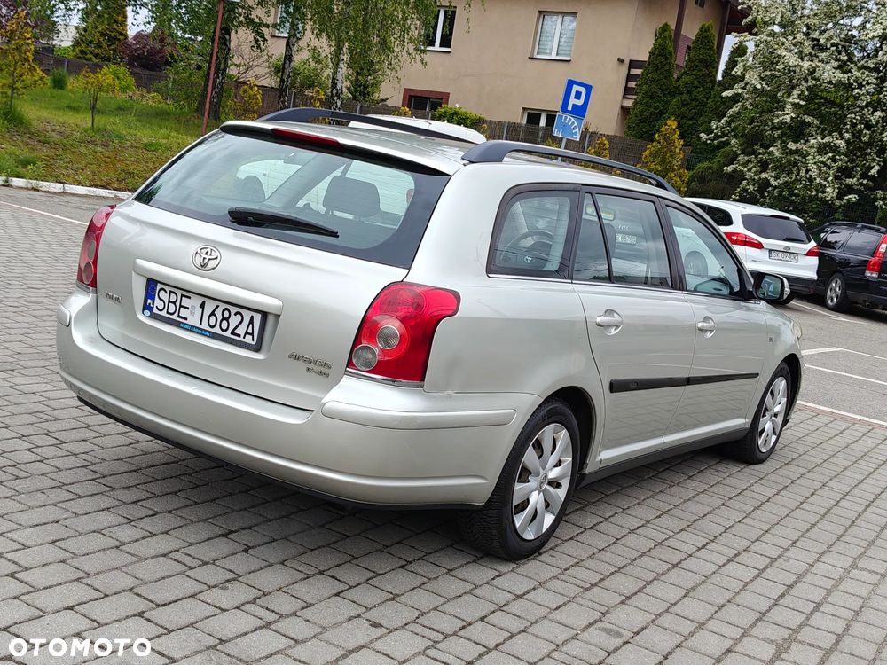 Toyota Avensis 2.0 D-4D Sol Premium - 19