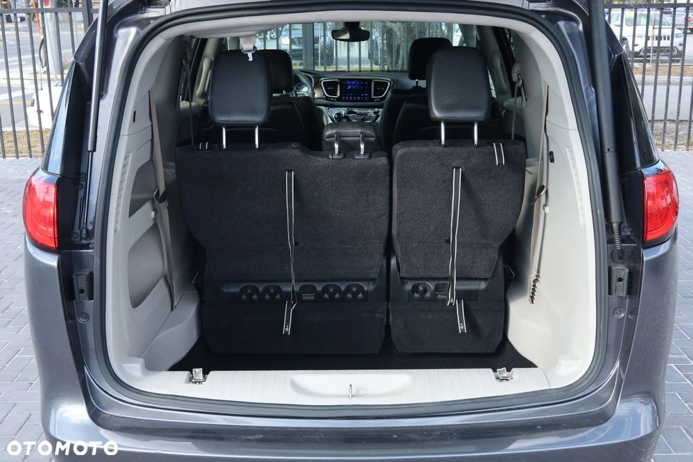 Chrysler Pacifica - 18