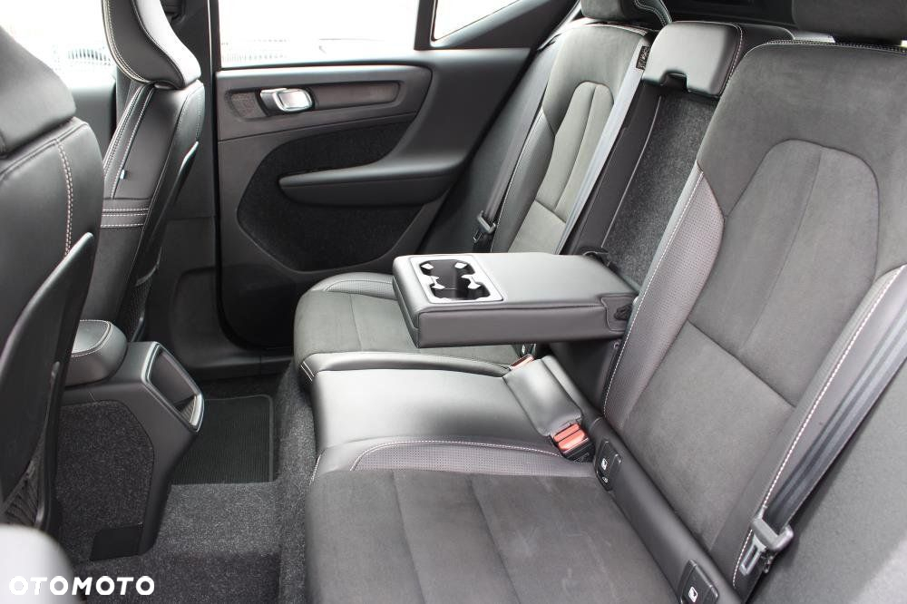 Volvo XC 40 - 35