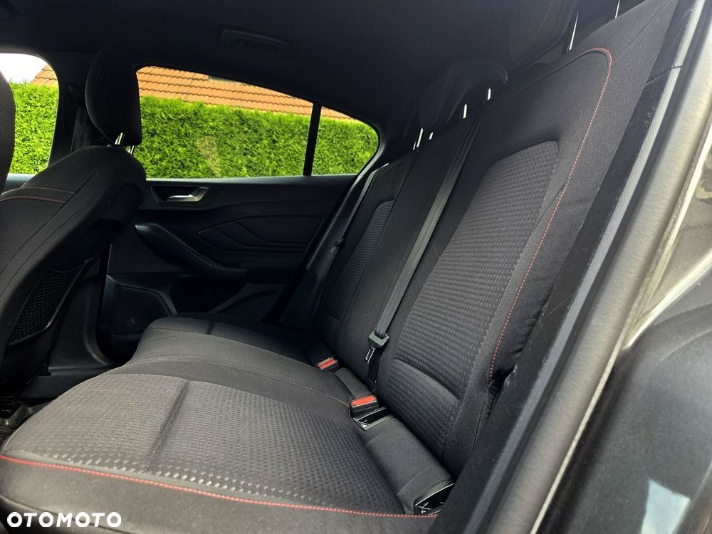 Ford Focus 1.5 EcoBoost ST-Line - 12