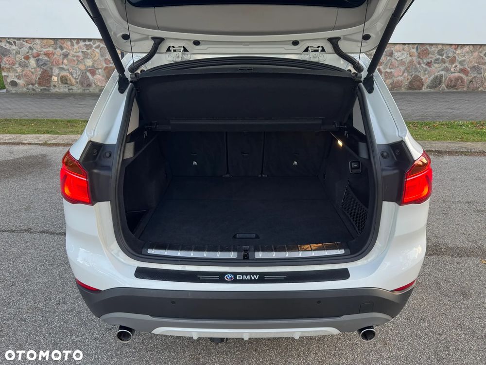BMW X1 xDrive20i Sport Line - 14