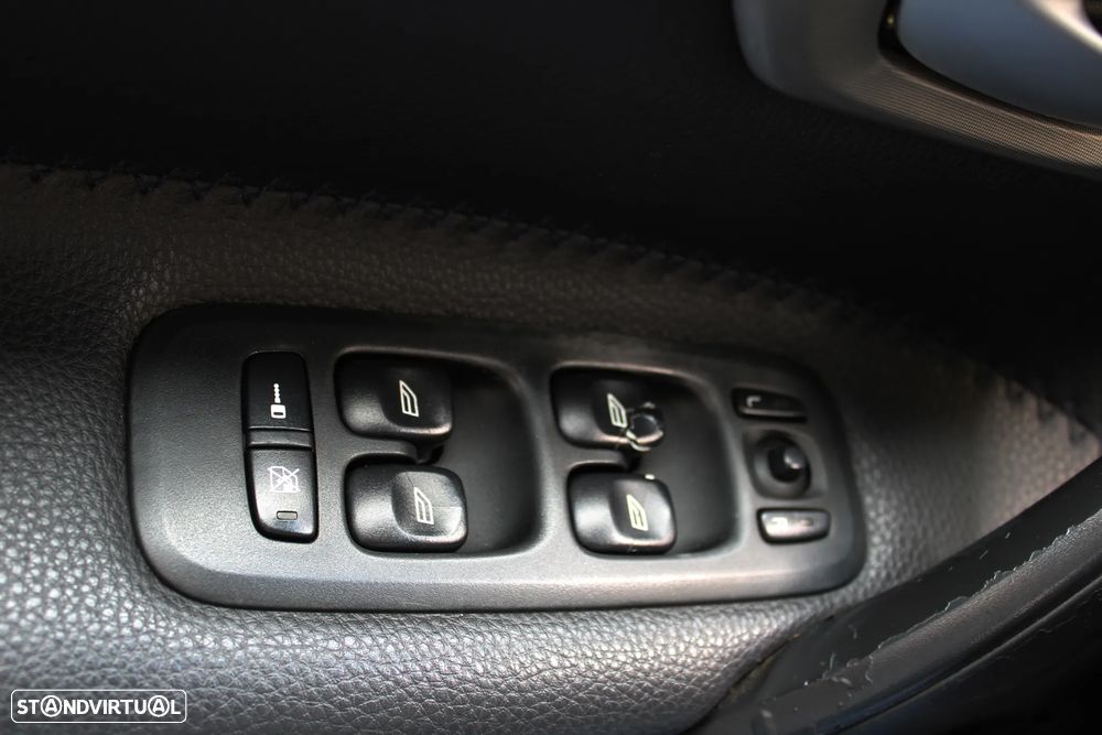 Volvo XC 70 2.4 D5 Nivel 2 - 42