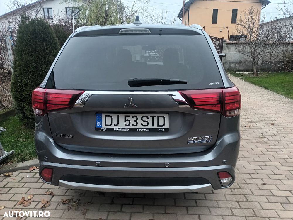 Mitsubishi Outlander 2.0 4WD CVT Plus - 3