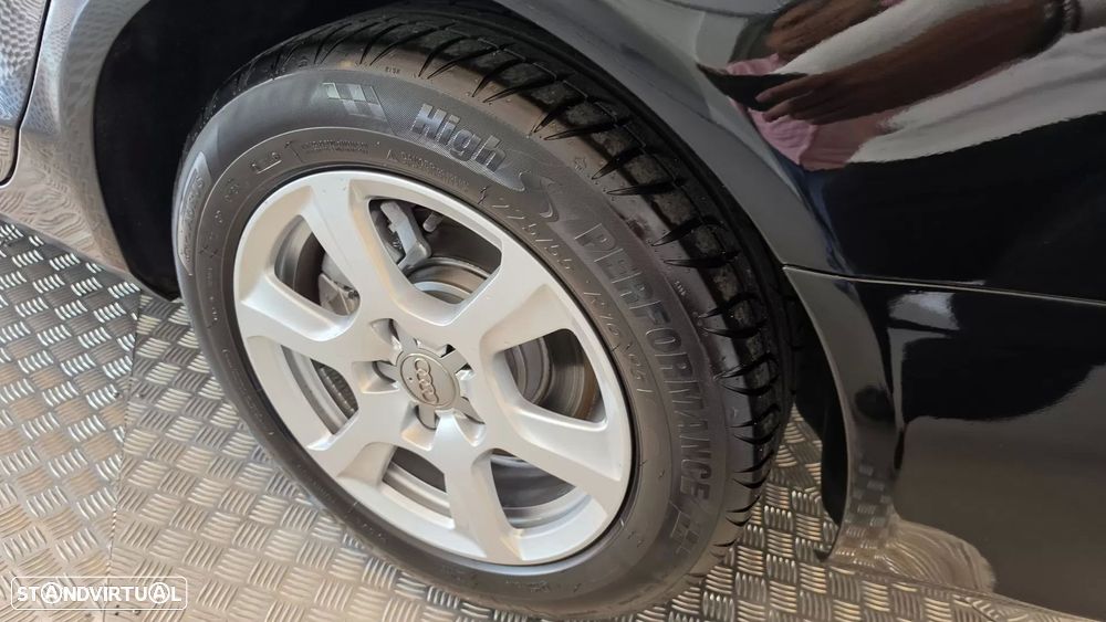 Audi A4 2.0 TDI exclusive - 30