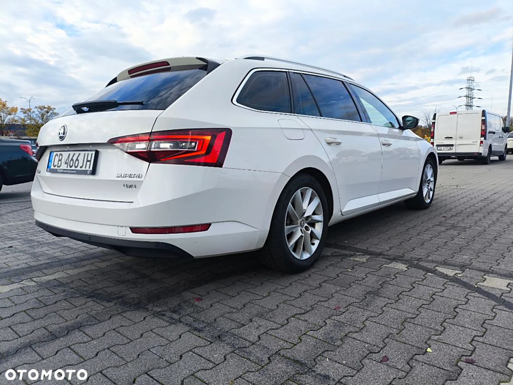 Skoda Superb 2.0 TDI 4x4 Style DSG - 6