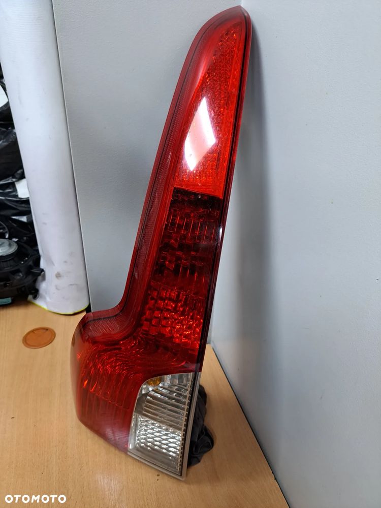 LAMPA LEWY TYŁ VOLVO V50 EUROPA LIFT 07-12R - 3