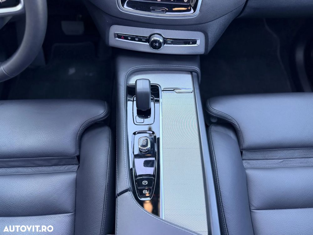 VOLVO XC90 2023 — imagine 18