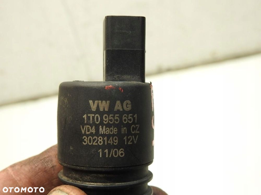 POMPKA SPRYSKIWACZY SZYBY CZOŁOWEJ VW PASSAT B6 - 6