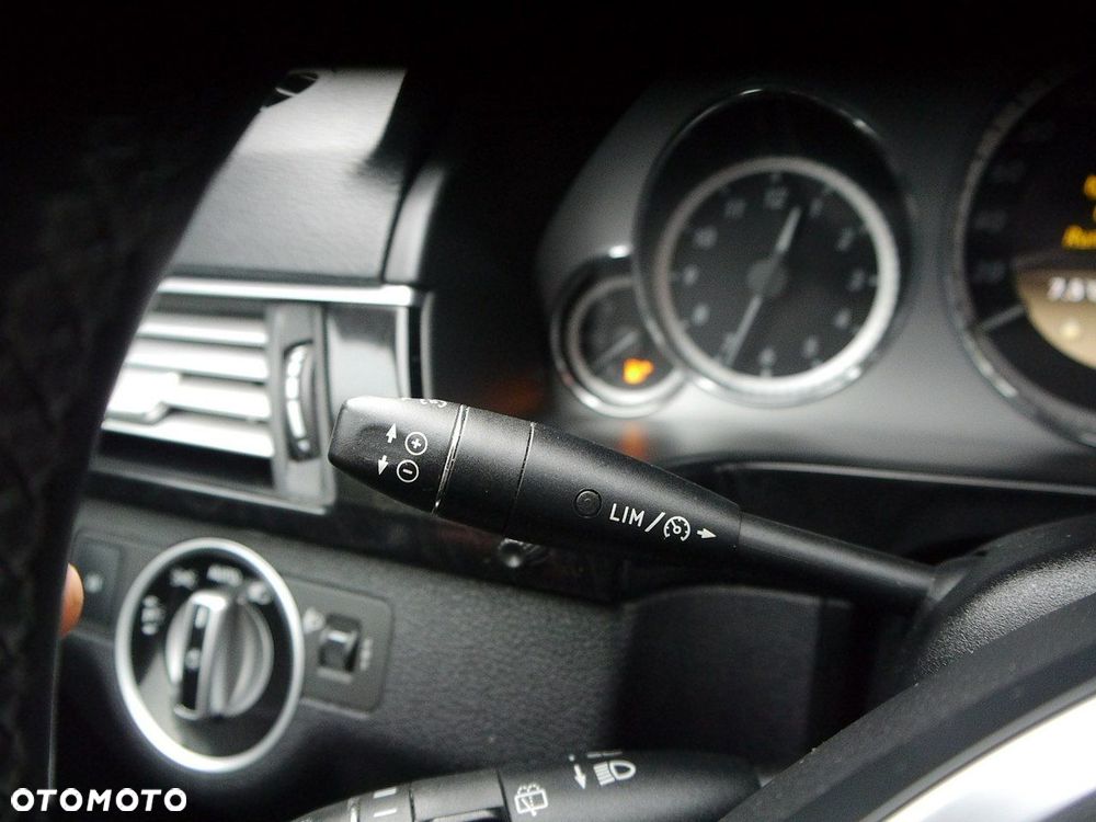 Mercedes-Benz Klasa E 220 BlueTEC 4Matic 7G-TRONIC Avantgarde - 36