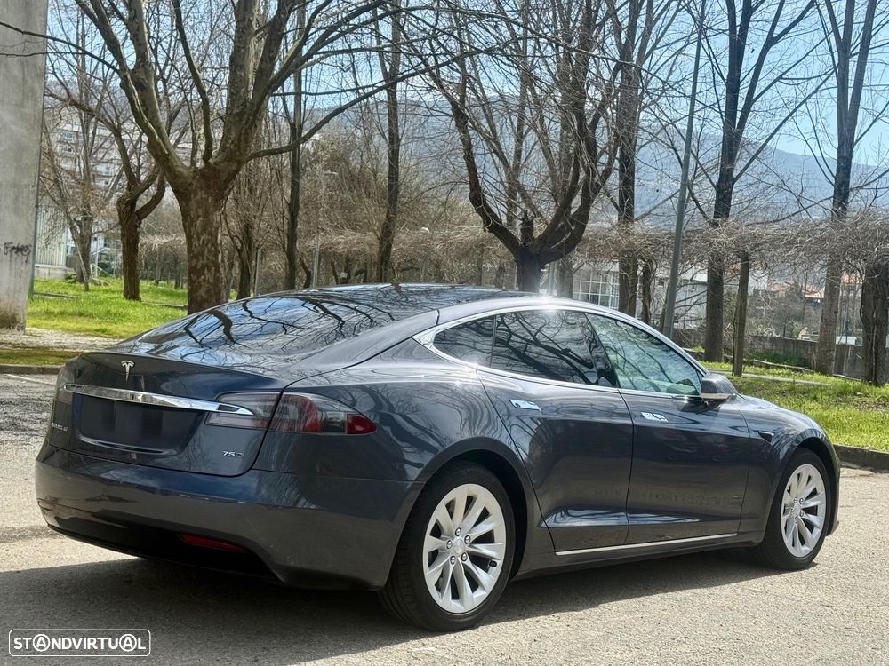 Tesla Model S - 7