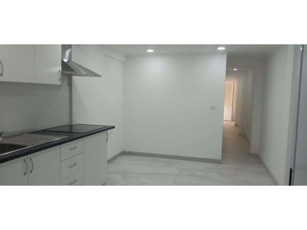 Loja com Acesso Direto à Rua - 46m² + 15m² de Terreno - Grande imagem: 5/9