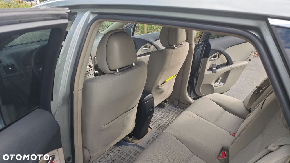 Toyota Avensis - 5
