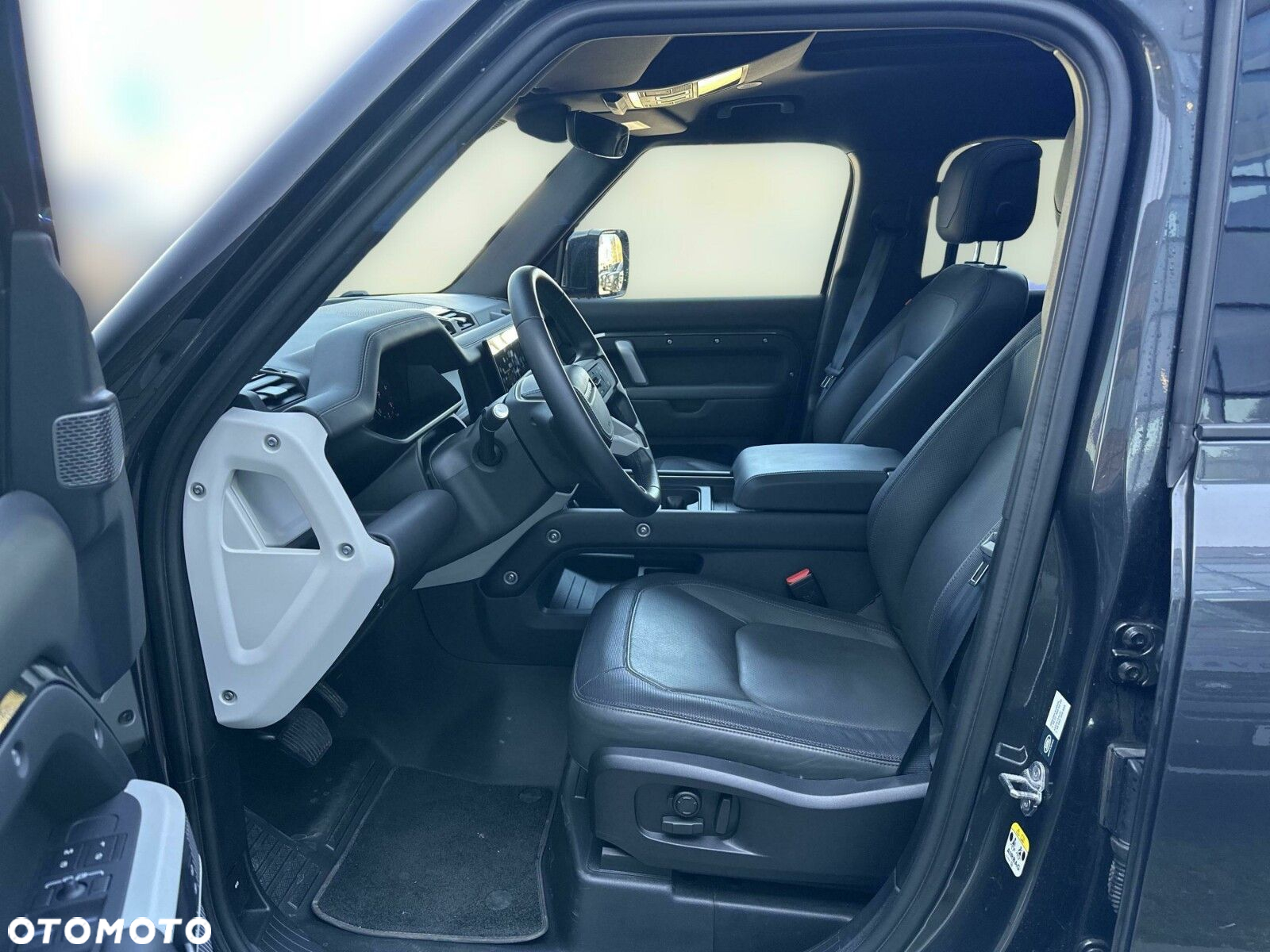 Land Rover Defender - 10