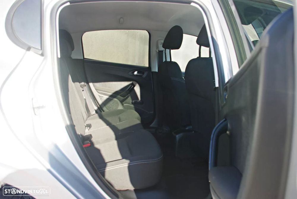 Peugeot 208 1.2 PureTech Style - 18