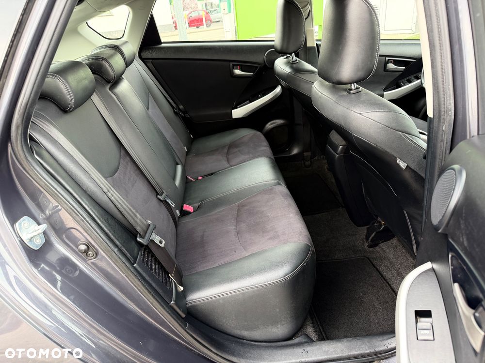 Toyota Prius 1.8 HSD Premium - 19