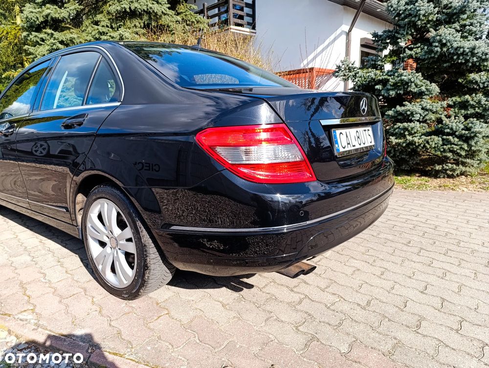 Mercedes-Benz Klasa C 180 CGI BlueEFFICIENCY Avantgarde - 23