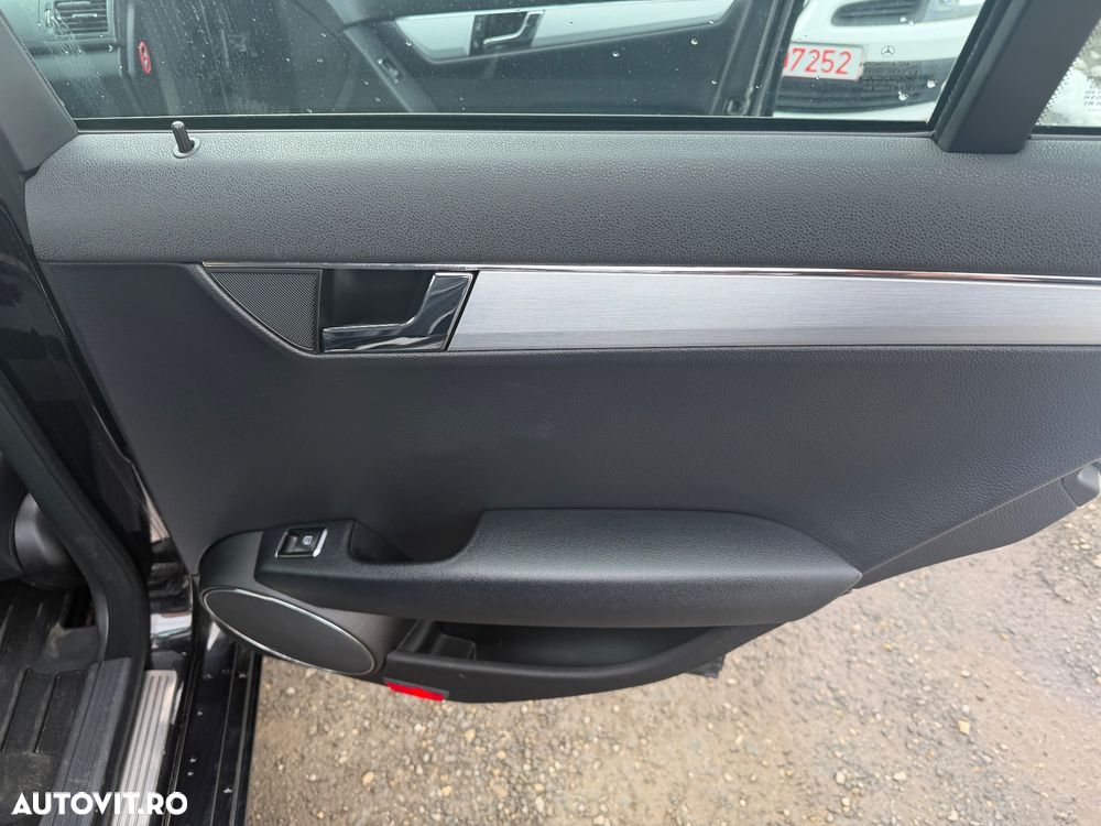 Mercedes-Benz C 220 CDI DPF BlueEFFICIENCY - 12