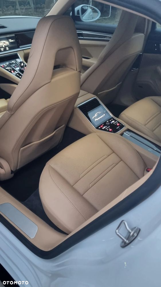 Porsche Panamera 4 - 38