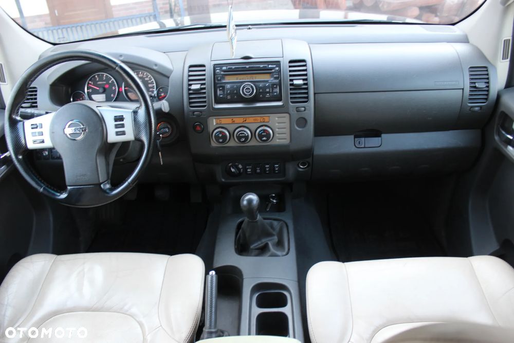 Nissan Navara 2.5 D Platinum - 10