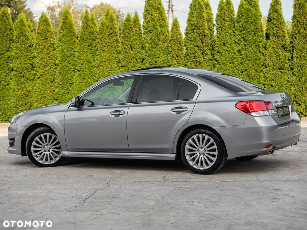 Subaru Legacy 2.5i GT - 10