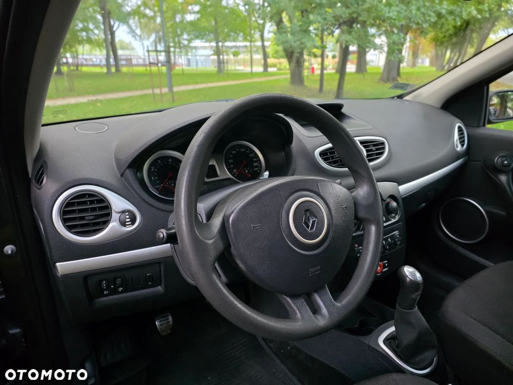 Renault Clio 1.6 16V Expression - 10