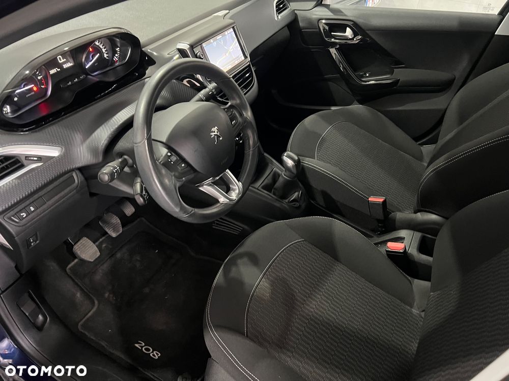 Peugeot 208 - 13