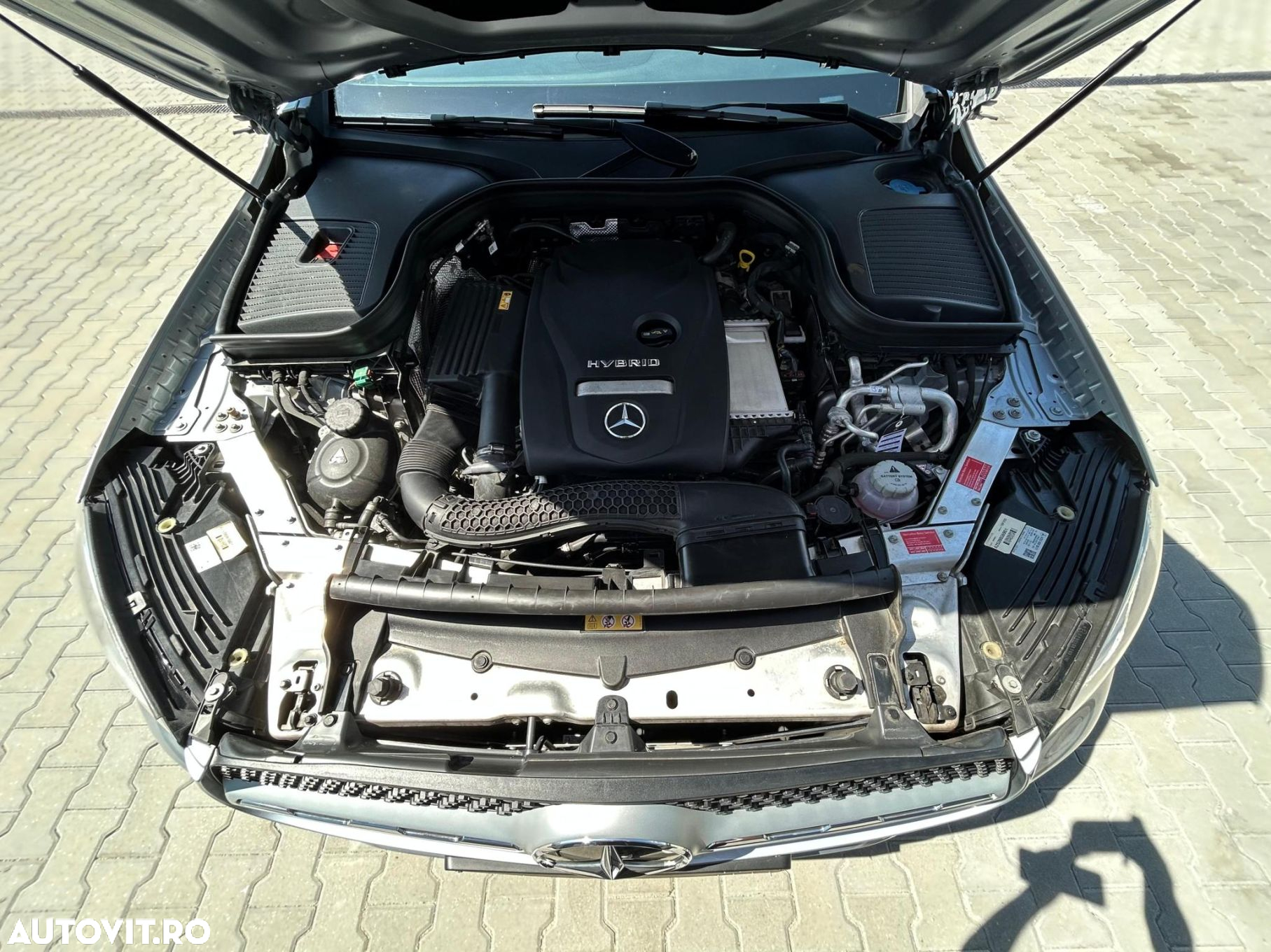 Mercedes-Benz GLC 300 e 4Matic 9G-TRONIC AMG Line - 33