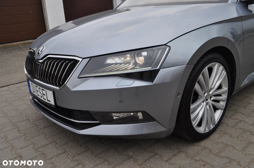 Skoda Superb 2.0 TDI DSG Premium Edition - 38