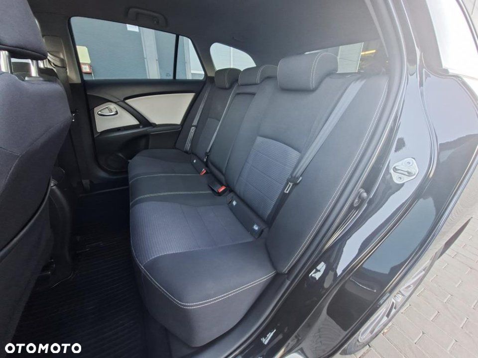 Toyota Avensis - 12