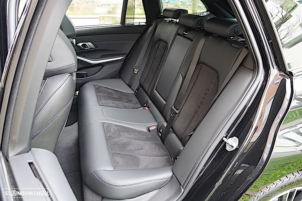 BMW 330 e Pack M Auto - 26