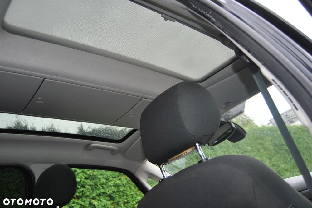 Ford Galaxy 2.0 TDCi DPF Ambiente - 24
