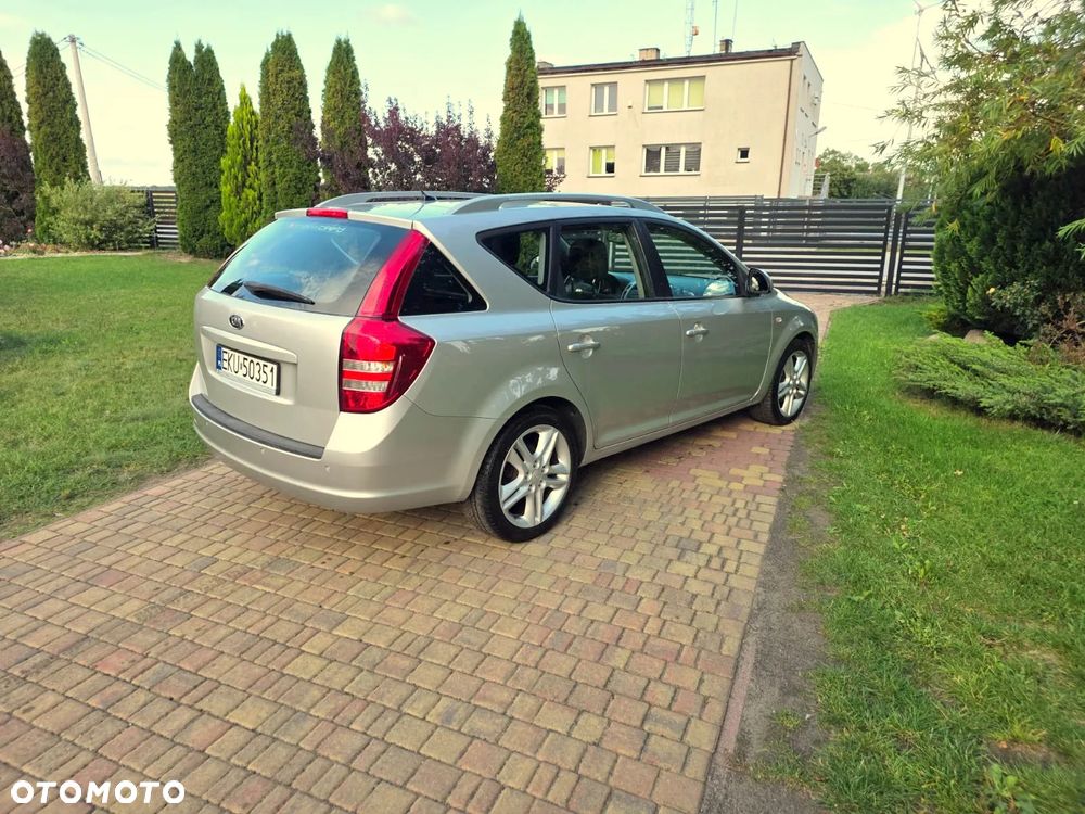 Kia Ceed - 27