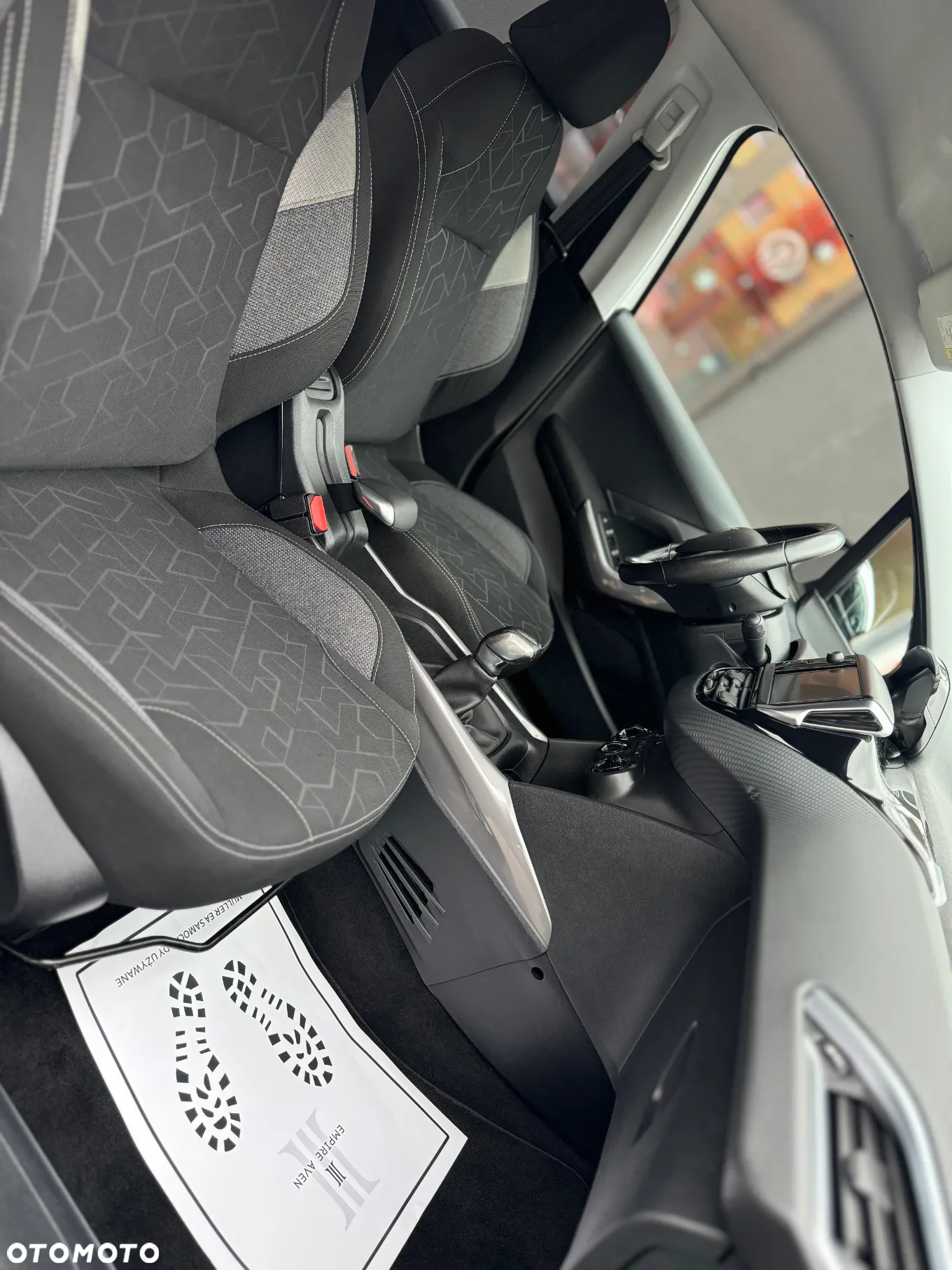Peugeot 2008 1.6 BlueHDi Style - 38