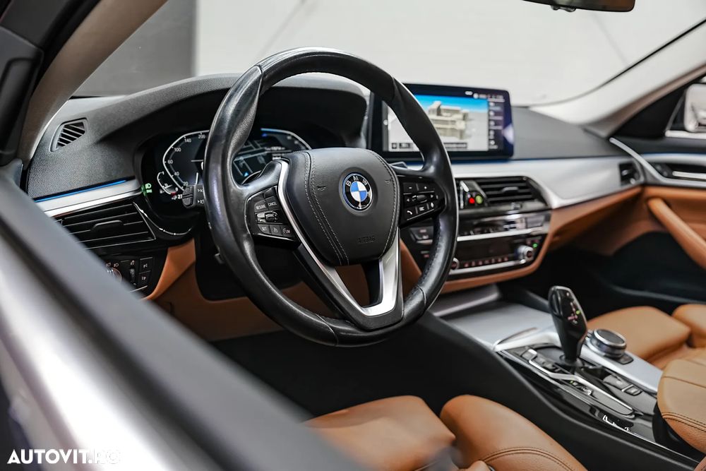BMW Seria 5 530e Aut. Luxury Line - 24