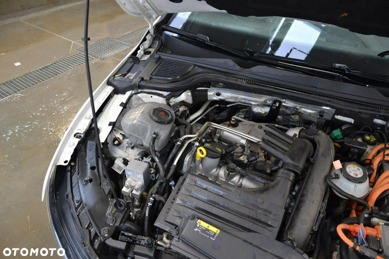Volkswagen Golf - 23