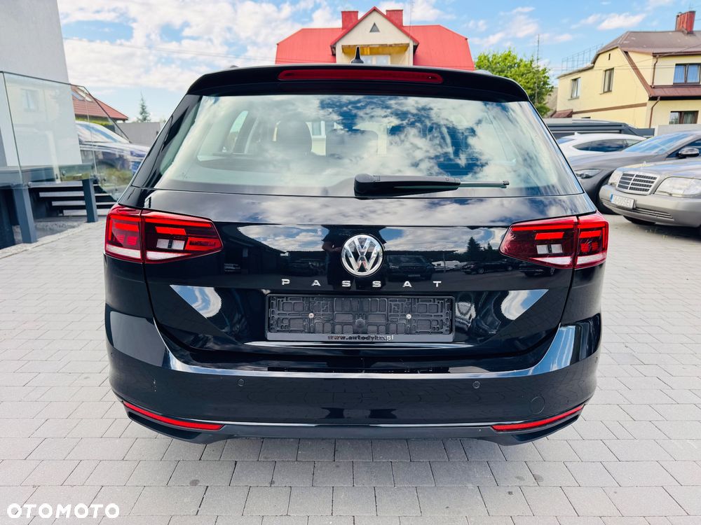 Volkswagen Passat 1.6 TDI SCR DSG Conceptline - 12