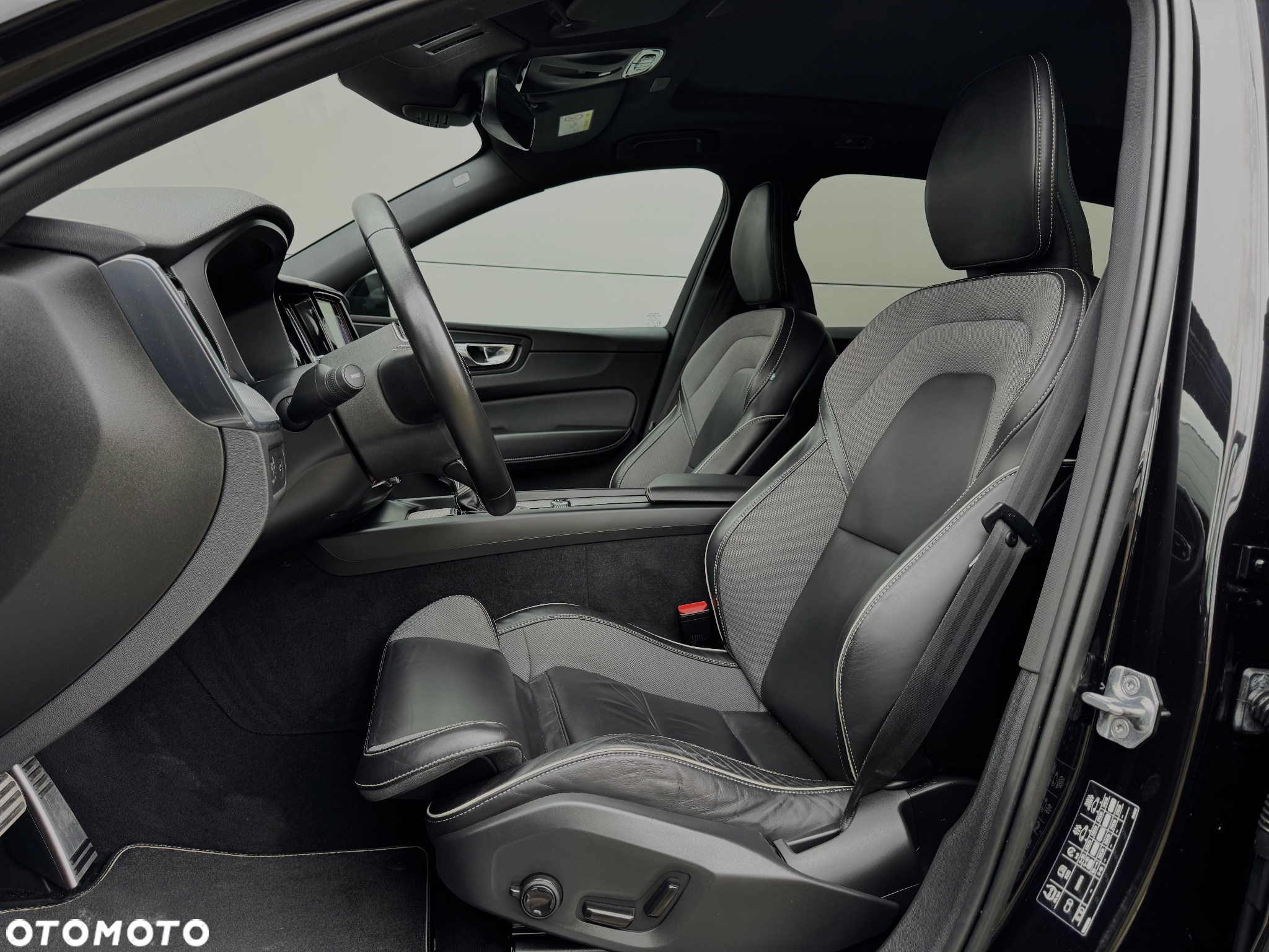 Volvo XC 60 D4 R-Design - 4