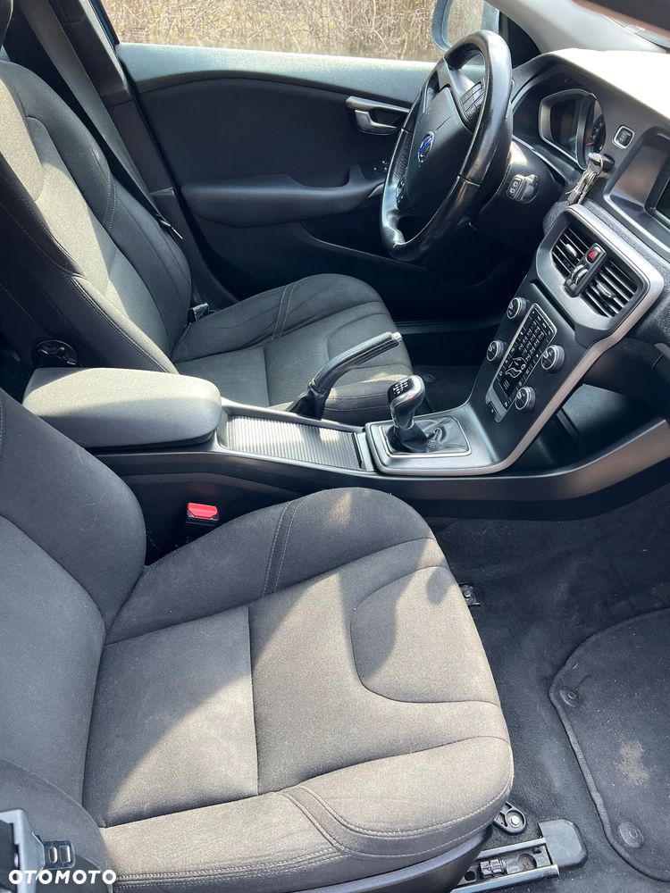 Volvo V40 D2 Drive-E Momentum - 10