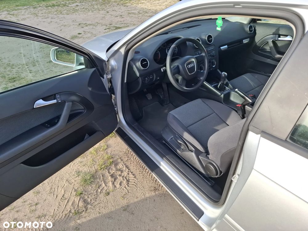 Audi A3 3-drzwiowe 1.6 Ambition - 17