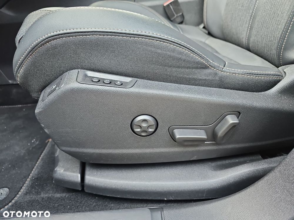 Peugeot 5008 1.6 PureTech GT Line S&S EAT8 - 36