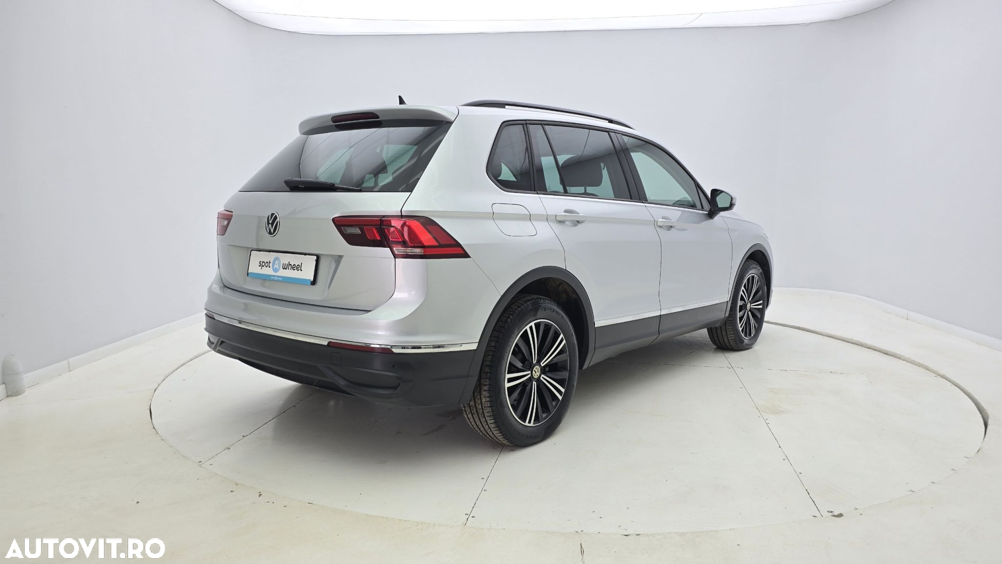 Volkswagen Tiguan - 7