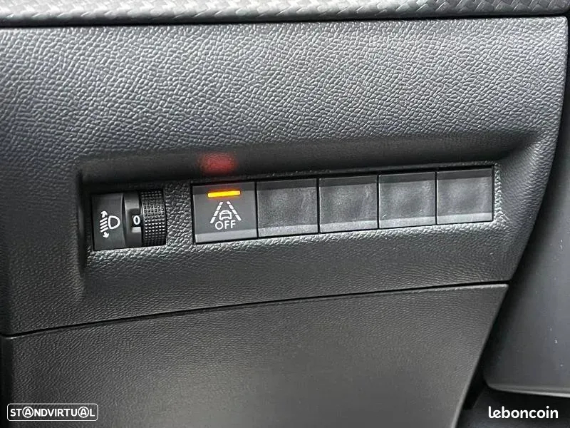 Peugeot 2008 1.2 PureTech Allure EAT8 - 11