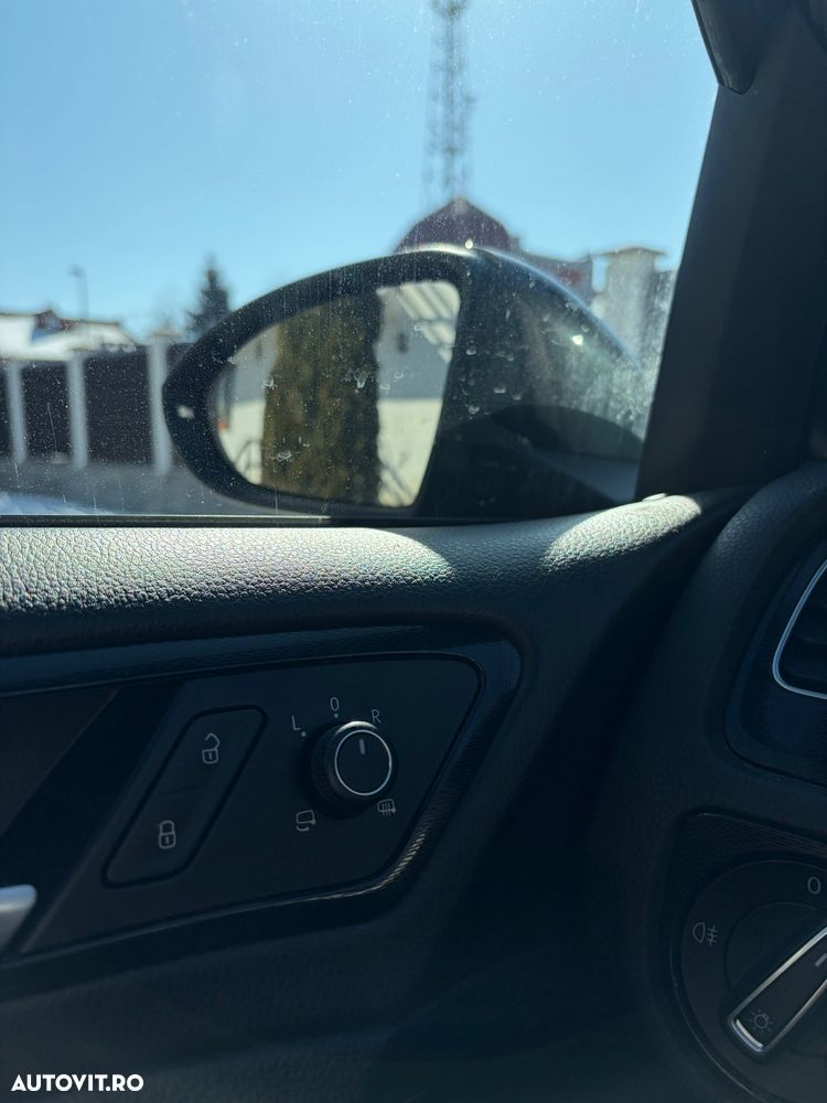 Volkswagen Golf - 11