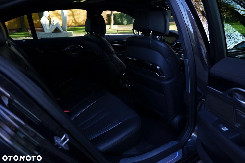 BMW Seria 7 730d mHEV - 13