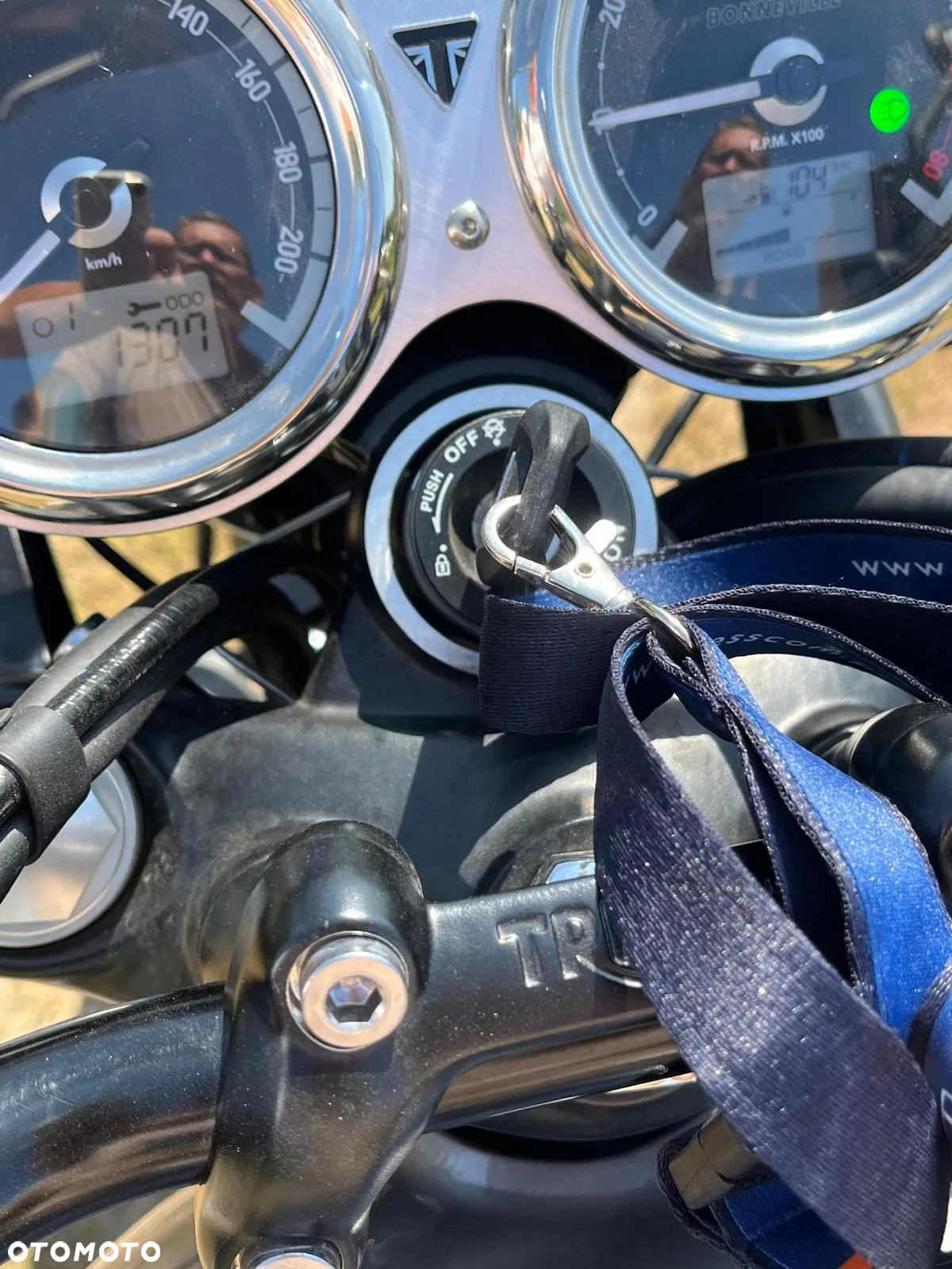 Triumph Bonneville - 2