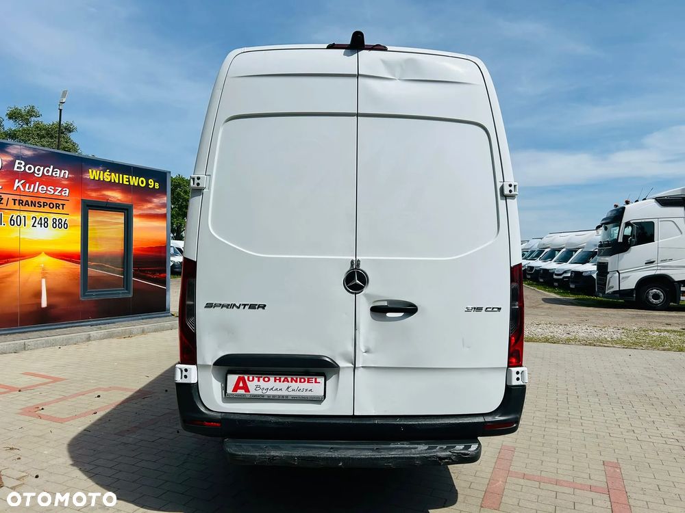 Mercedes-Benz Sprinter - 11