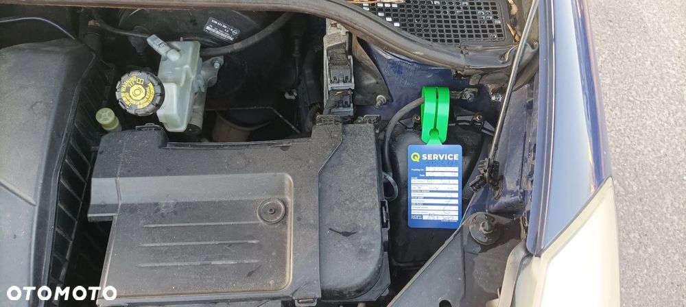 Renault Clio 1.2 16V Authentique - 4